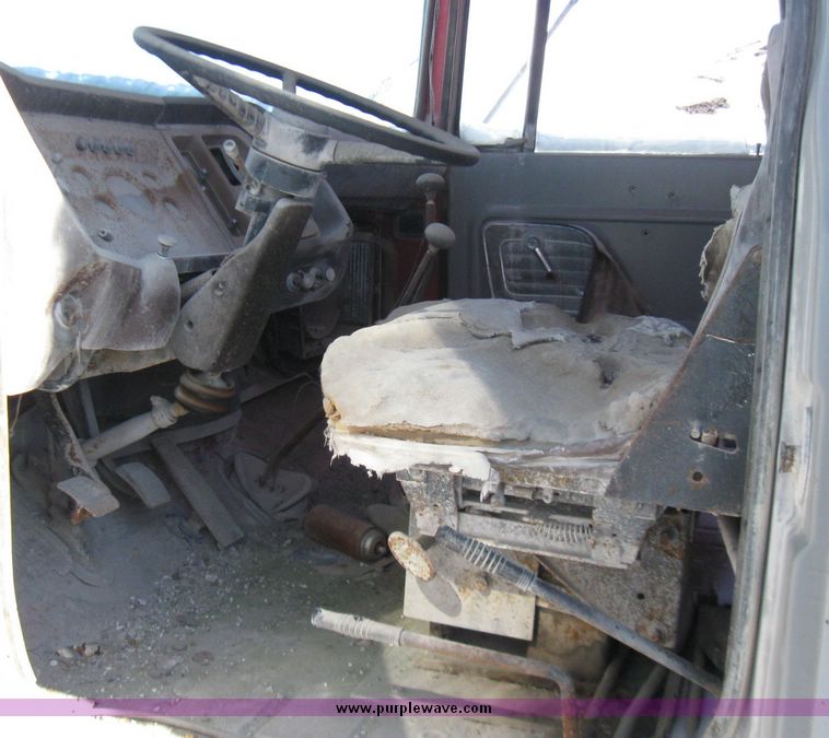 image for item 5448 1974 Ford 880 dump truck