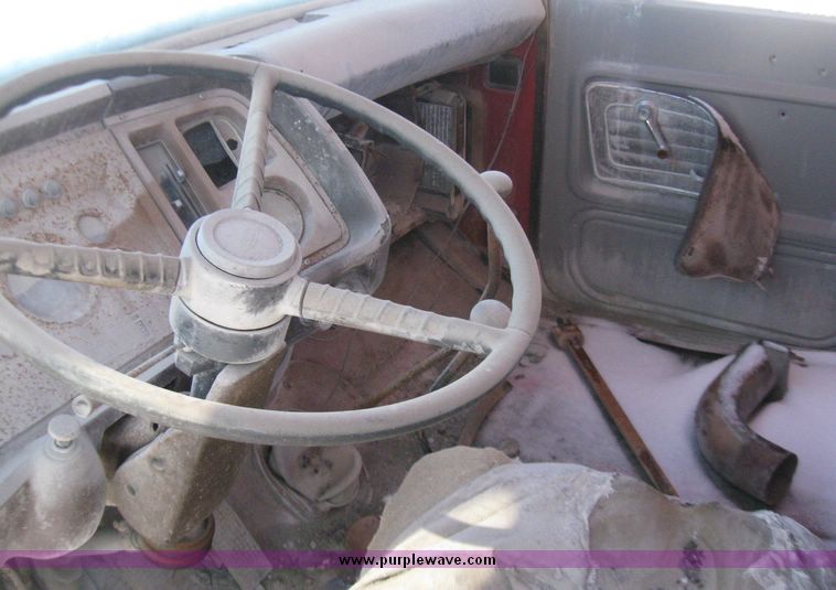 image for item 5448 1974 Ford 880 dump truck