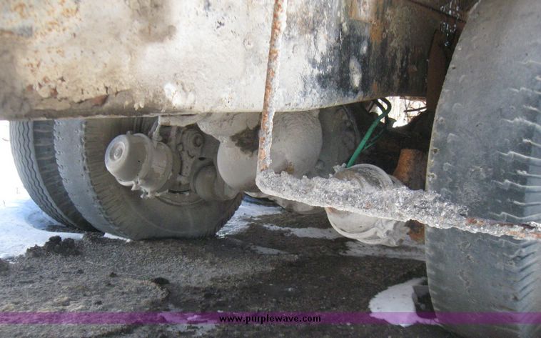 image for item 5448 1974 Ford 880 dump truck