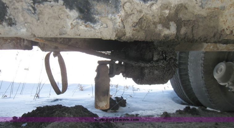 image for item 5448 1974 Ford 880 dump truck