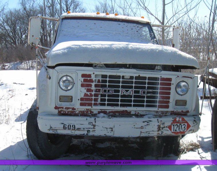 image for item 5449 1971 GMC cab and chassis