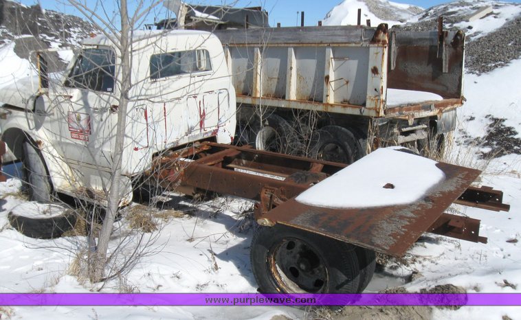 image for item 5449 1971 GMC cab and chassis