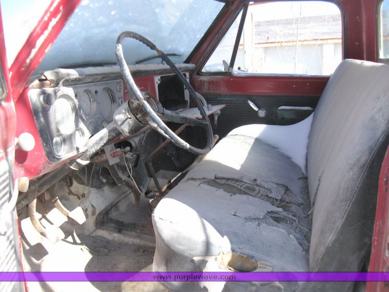 image for item 5449 1971 GMC cab and chassis