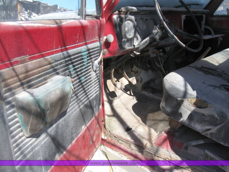 image for item 5449 1971 GMC cab and chassis