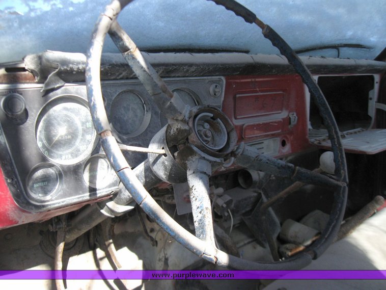 image for item 5449 1971 GMC cab and chassis