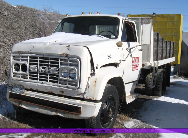 image for item 5477 1967 GMC flatbed truck