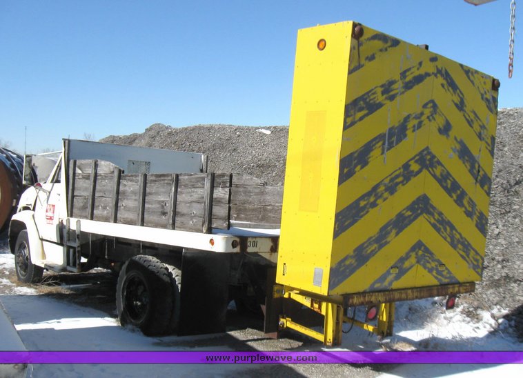 image for item 5477 1967 GMC flatbed truck