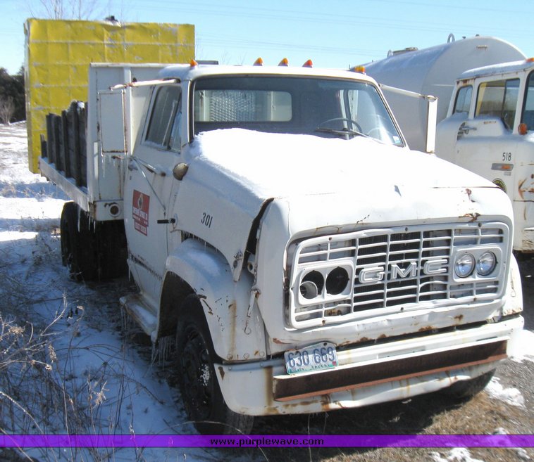 image for item 5477 1967 GMC flatbed truck