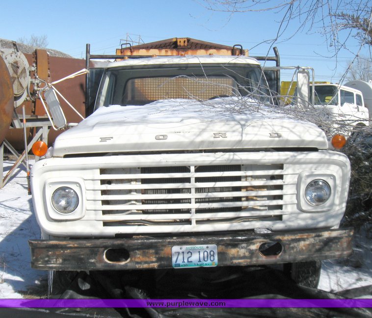 image for item 5478 1969 Ford flatbed truck