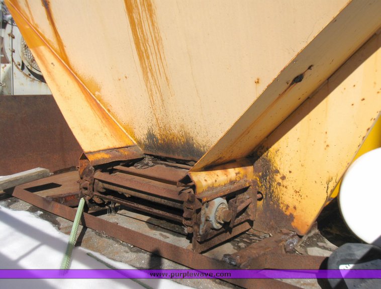 image for item 5478 1969 Ford flatbed truck