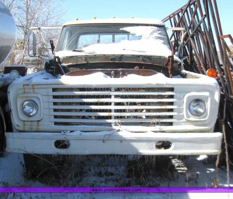 image for item 5479 1972 Ford cab and chassis