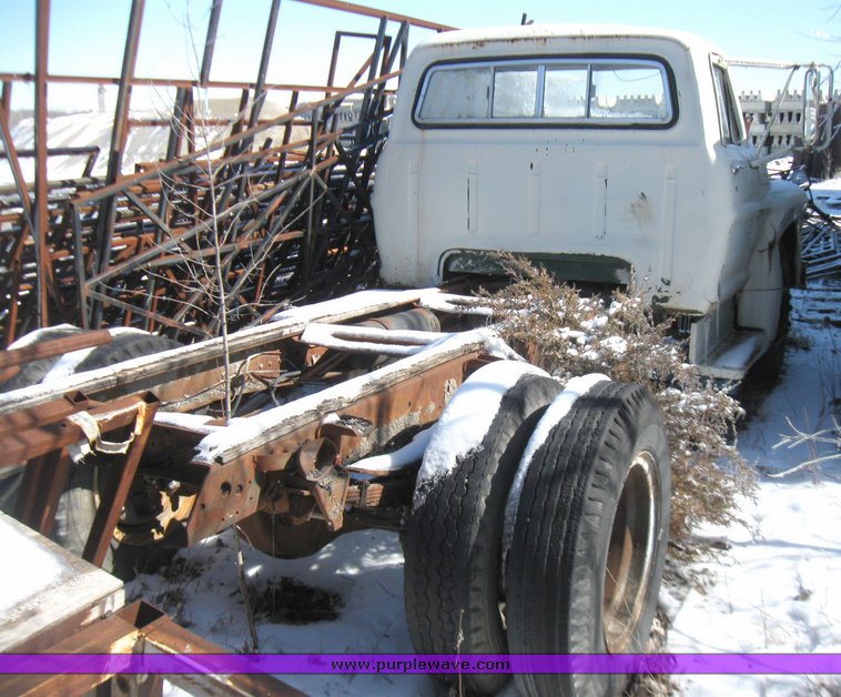 image for item 5479 1972 Ford cab and chassis