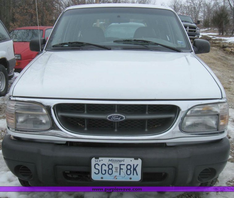 image for item 5506 2000 Ford Explorer XL