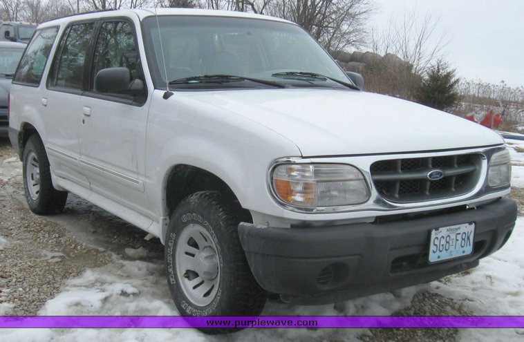 image for item 5506 2000 Ford Explorer XL
