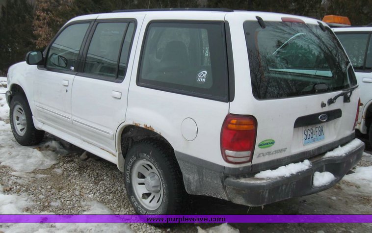 image for item 5506 2000 Ford Explorer XL