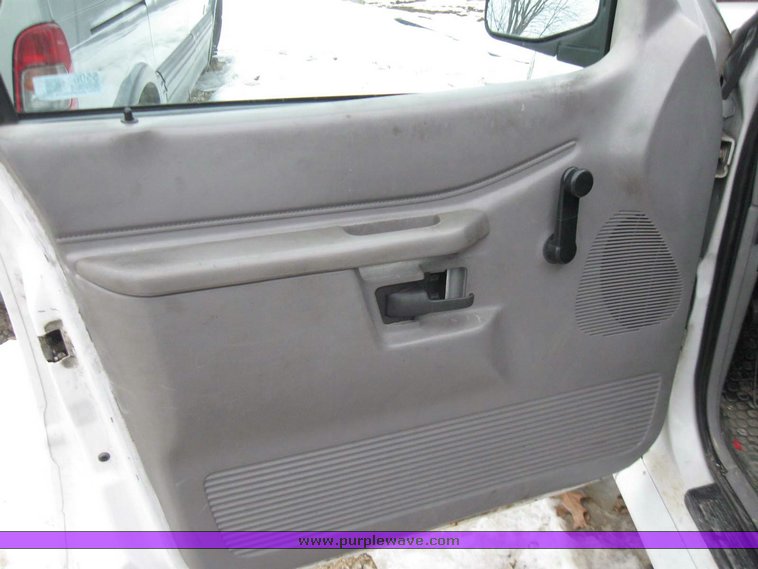 image for item 5506 2000 Ford Explorer XL