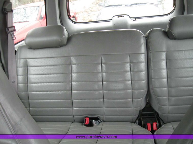 image for item 5506 2000 Ford Explorer XL