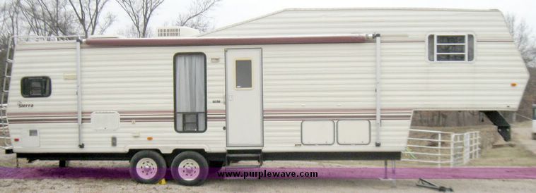 image for item 5570 1993 Sierra by Cobra camper trailer