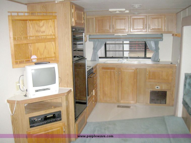 image for item 5570 1993 Sierra by Cobra camper trailer