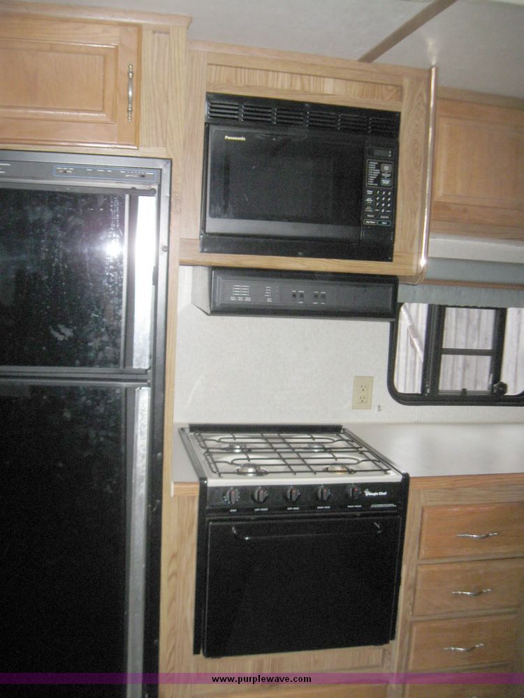 image for item 5570 1993 Sierra by Cobra camper trailer