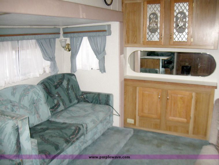 image for item 5570 1993 Sierra by Cobra camper trailer