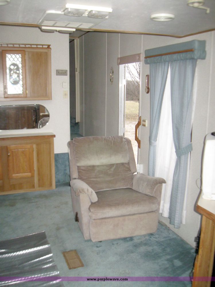 image for item 5570 1993 Sierra by Cobra camper trailer