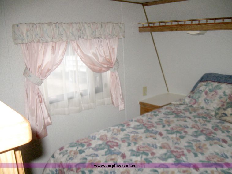 image for item 5570 1993 Sierra by Cobra camper trailer