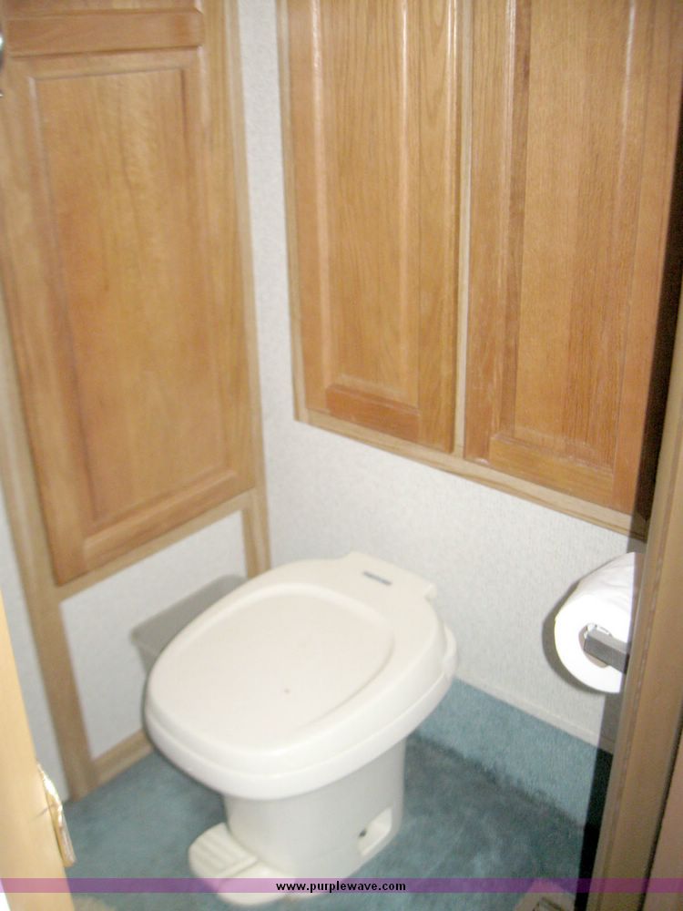 image for item 5570 1993 Sierra by Cobra camper trailer