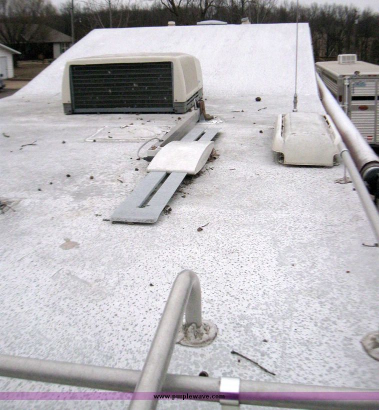 image for item 5570 1993 Sierra by Cobra camper trailer