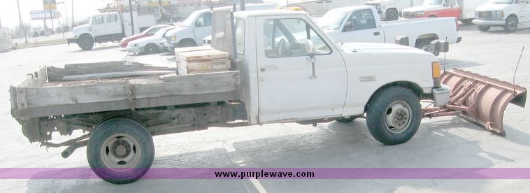 image for item 5581 1987 Ford F-350 pickup with flatbed