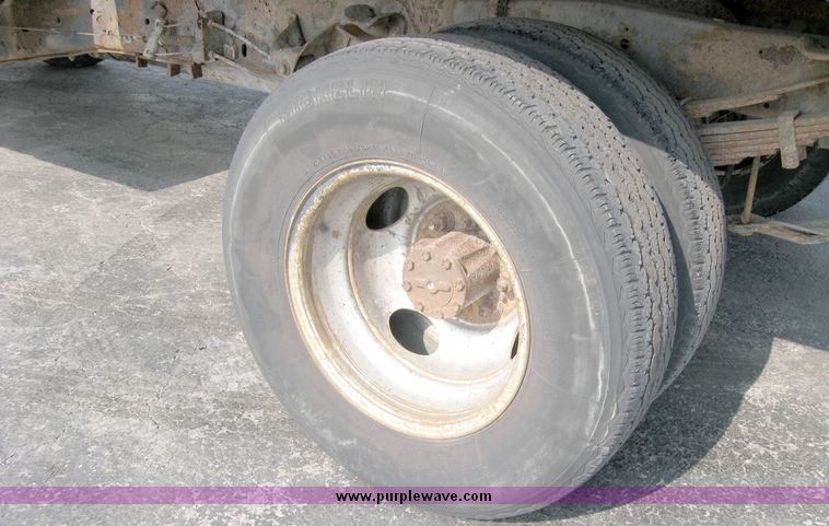 image for item 5581 1987 Ford F-350 pickup with flatbed