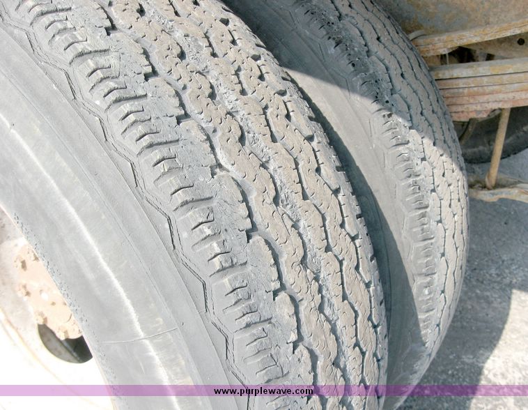 image for item 5581 1987 Ford F-350 pickup with flatbed