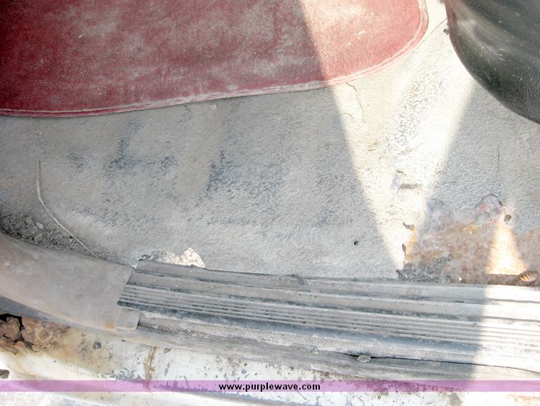 image for item 5581 1987 Ford F-350 pickup with flatbed