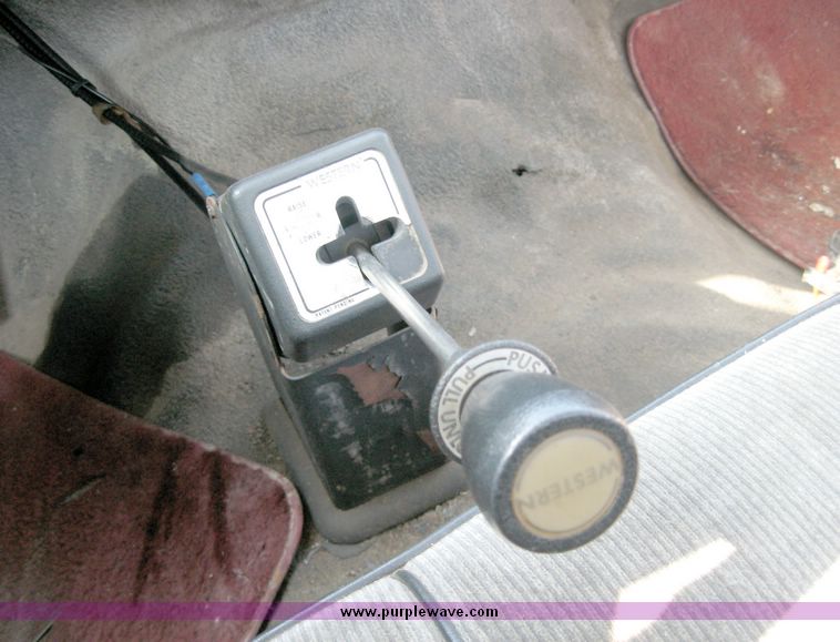 image for item 5581 1987 Ford F-350 pickup with flatbed