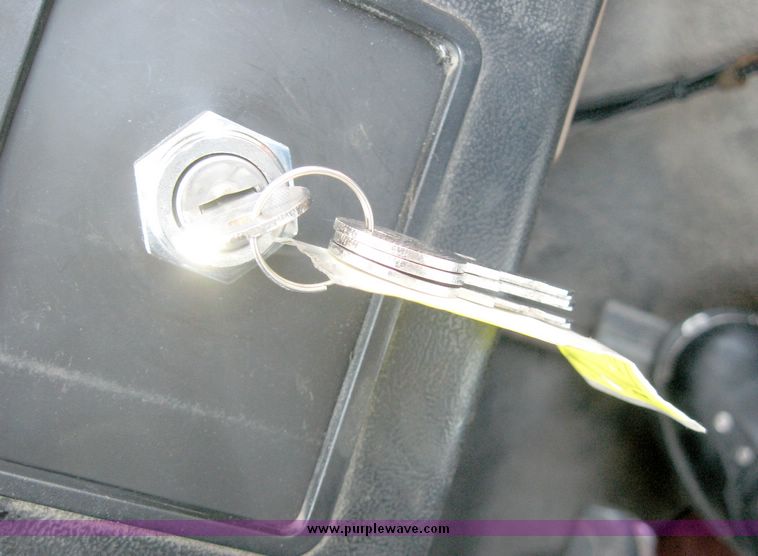 image for item 5581 1987 Ford F-350 pickup with flatbed