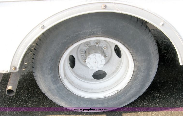 image for item 7001 1996 Ford F-350 box truck