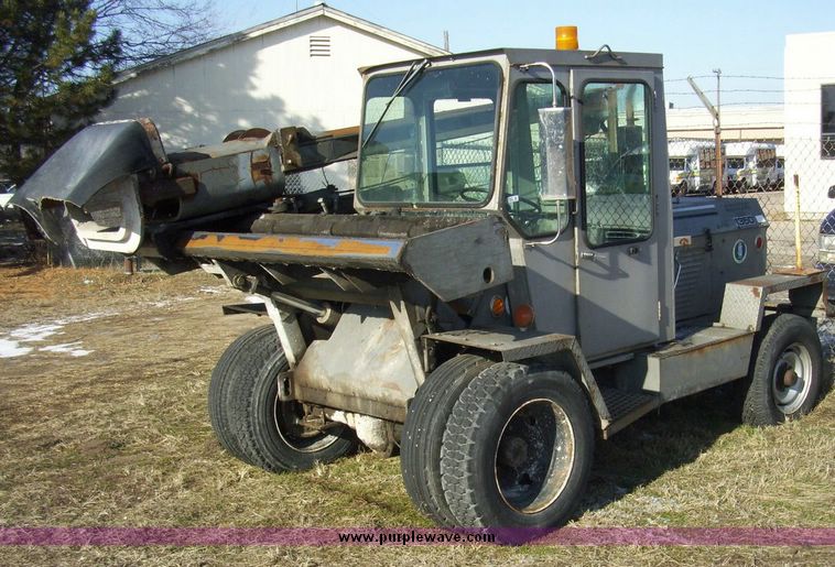 image for item 4600 1992 Arrow 1350 pavement breaker