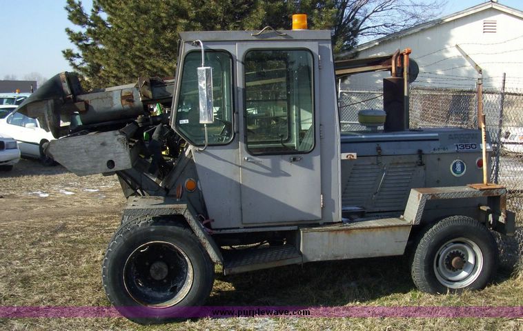 image for item 4600 1992 Arrow 1350 pavement breaker