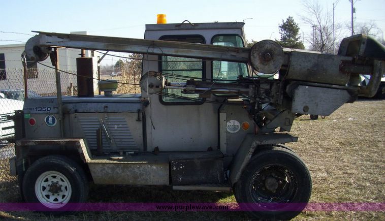image for item 4600 1992 Arrow 1350 pavement breaker