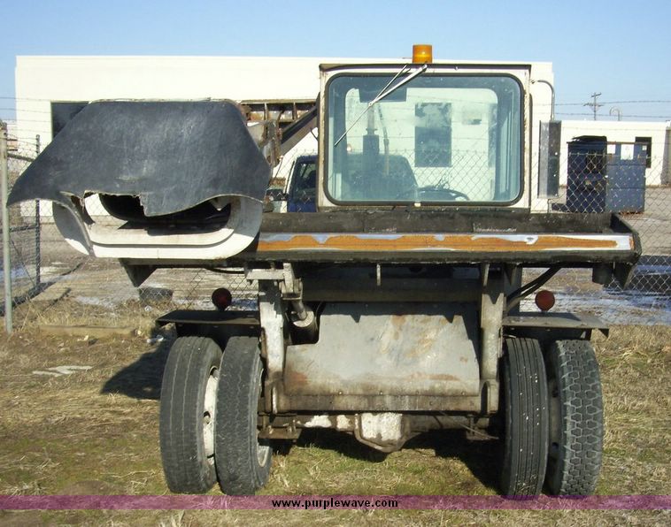 image for item 4600 1992 Arrow 1350 pavement breaker