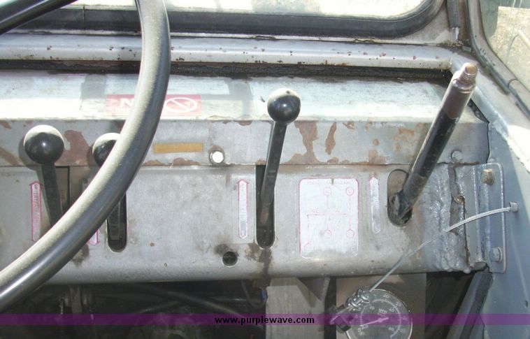 image for item 4600 1992 Arrow 1350 pavement breaker