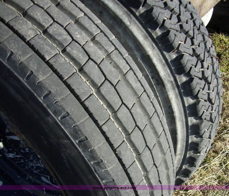 image for item 4600 1992 Arrow 1350 pavement breaker