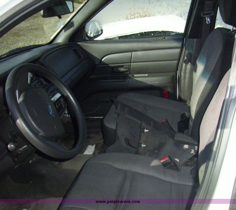 image for item 4604 2006 Ford Crown Victoria Police Interceptor