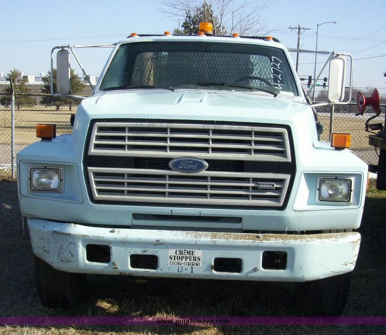 image for item 4606 1992 Ford Medium Heavy F700F truck
