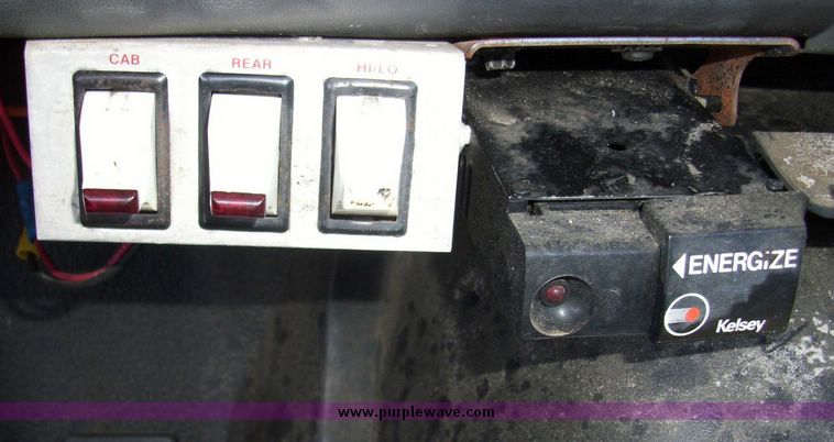 image for item 4606 1992 Ford Medium Heavy F700F truck