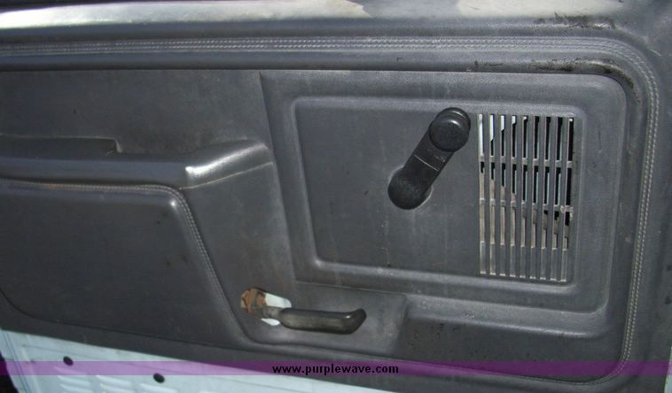 image for item 4606 1992 Ford Medium Heavy F700F truck