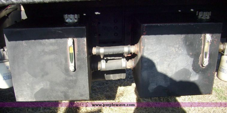 image for item 4606 1992 Ford Medium Heavy F700F truck