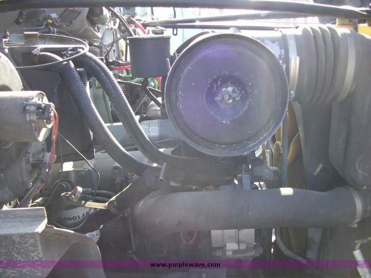 image for item 4606 1992 Ford Medium Heavy F700F truck