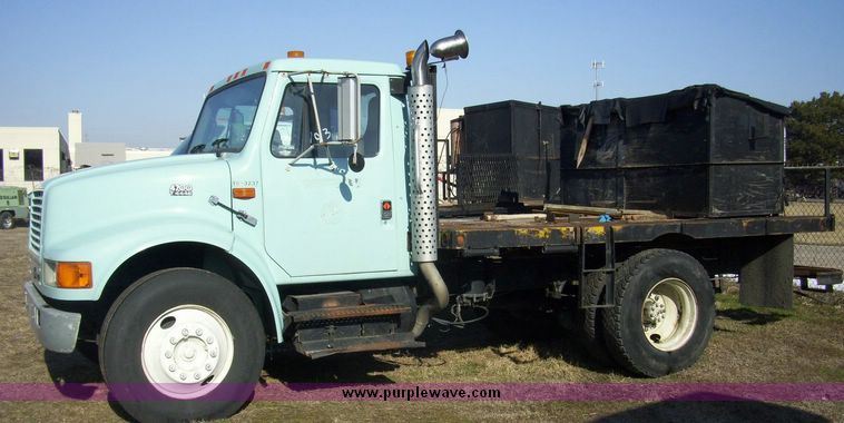 image for item 4607 1998 International Series 4700 truck