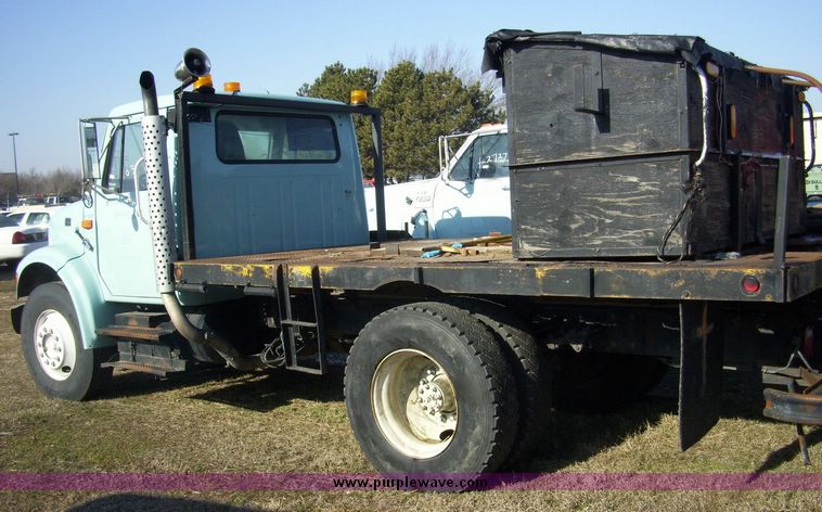 image for item 4607 1998 International Series 4700 truck